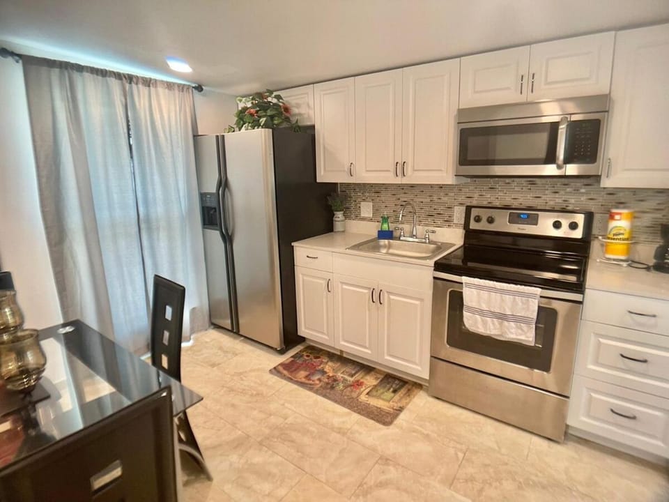 La Dolce Vita! Only 5 minutes from the beach in Car Apartment in Florida