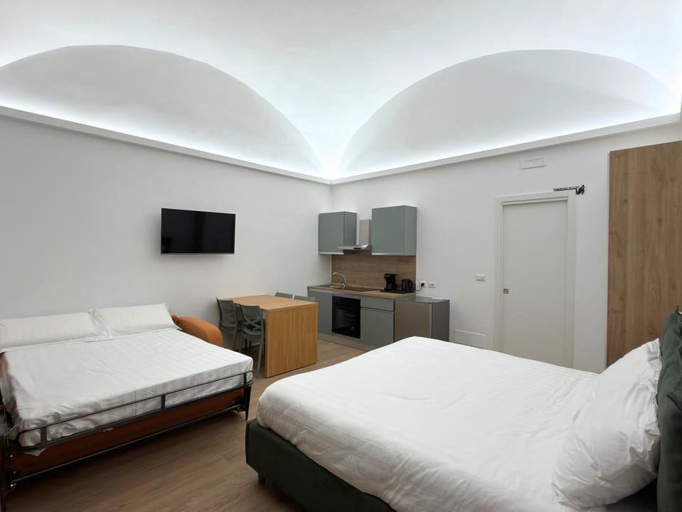 Bed, TV and multimedia, Photo of the whole room, internet, wardrobe, kitchen