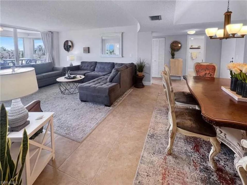 Quiet South-End Condo w Marina Access Bayfront House in Estero Island