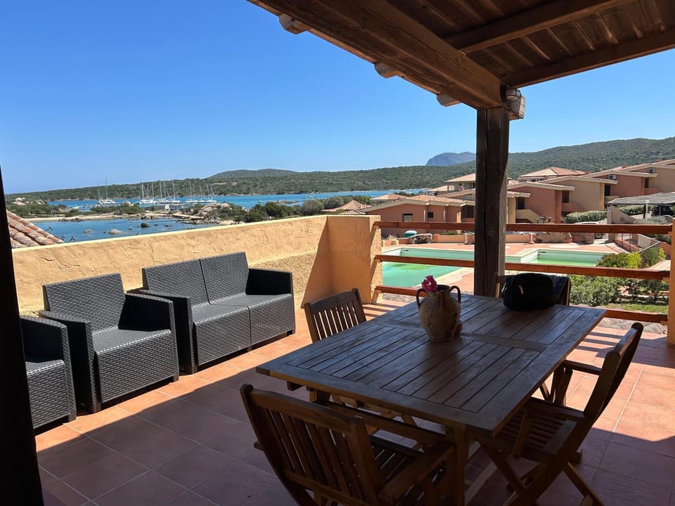 Patio, Day, Natural landscape, View (from property/room), Balcony/Terrace, Dining area, Pool view, Swimming pool, sunbed