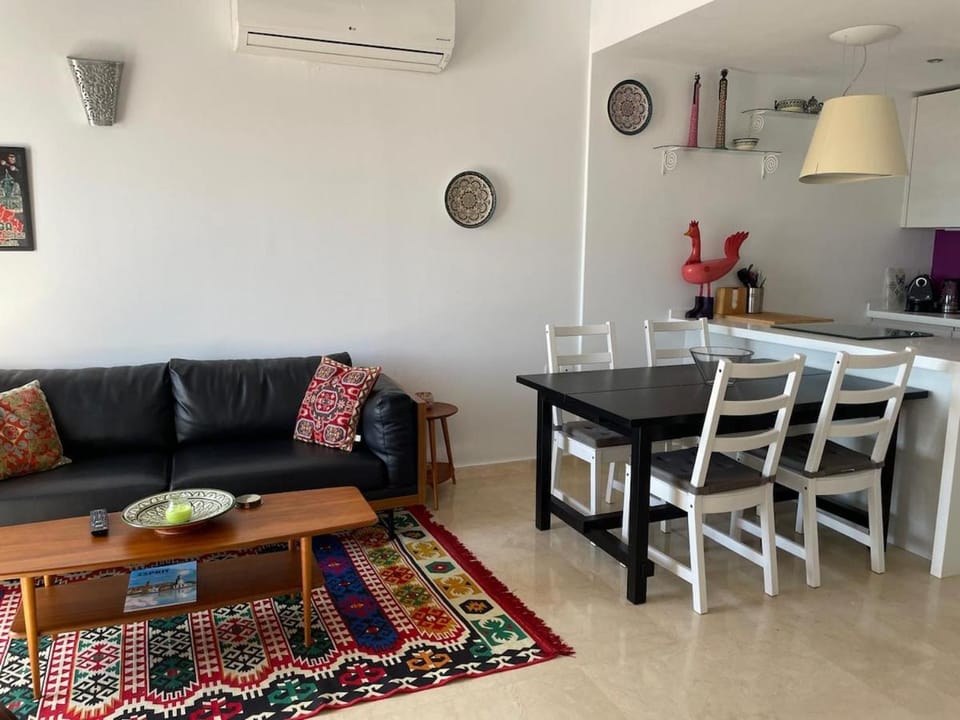 Duquesa Fairways Penthouse - Sea- & Mountain View Apartment in Costa del Sol
