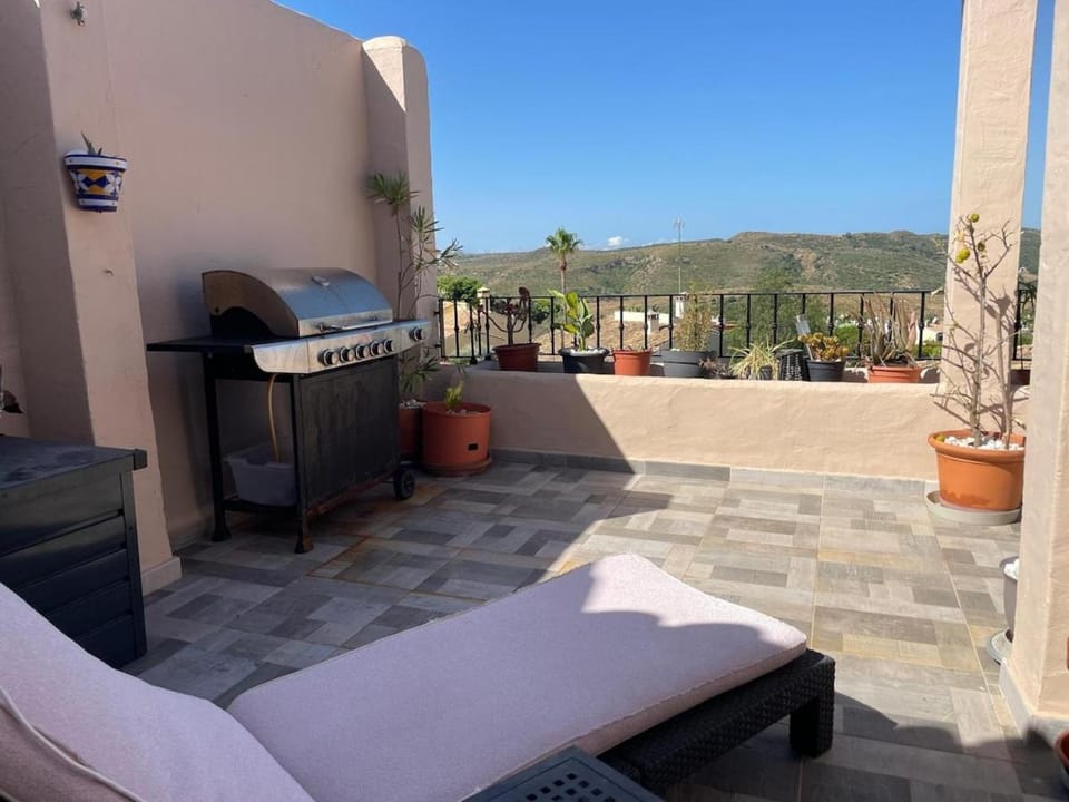 Duquesa Fairways Penthouse - Sea- & Mountain View Apartment in Costa del Sol