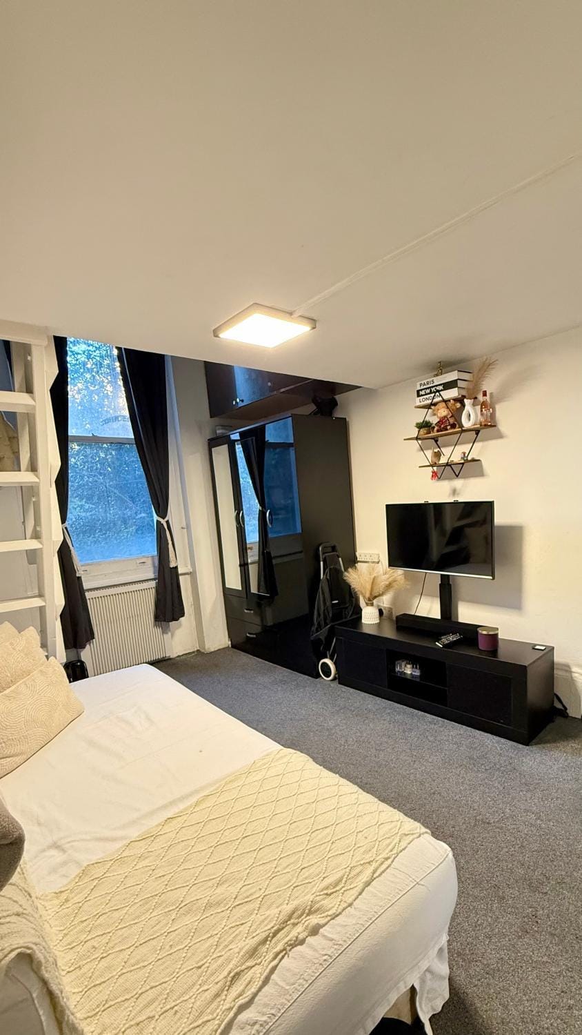 Notting Hill Studio Walk to Portobello Market Apartment in City of Westminster