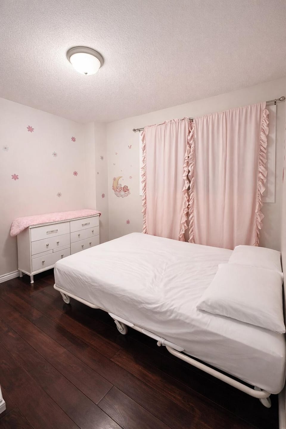 Modern Cozy Townhouse Near Everything Apartment in Saskatoon