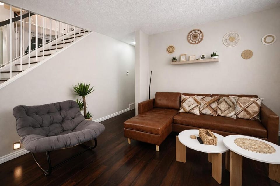 Modern Cozy Townhouse Near Everything Apartment in Saskatoon