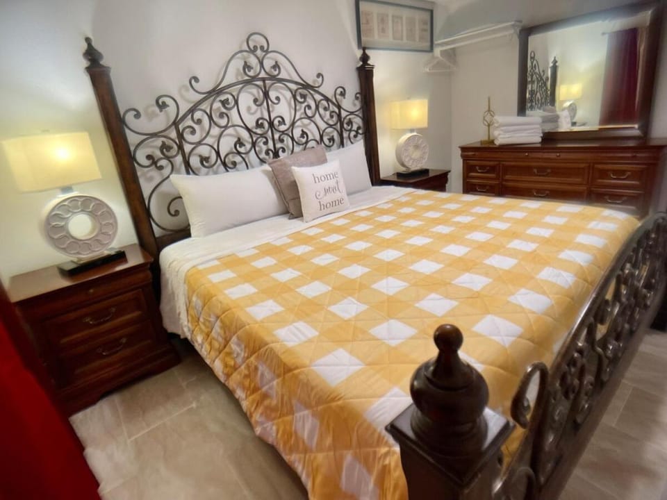 Imperial Apartment! Just 5 min from the beach in Car Apartment in Florida