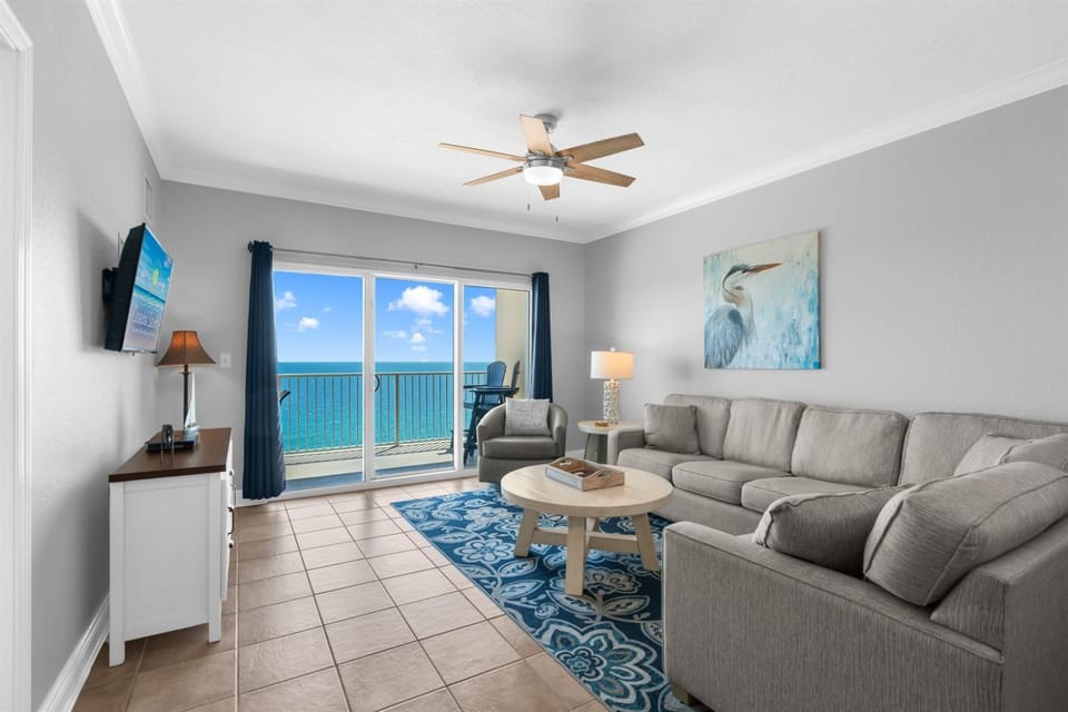 Crystal Shores West Beachfront 2 Bed IndoorOutdoor Pool Free Daily Activities Apartment in West Beach