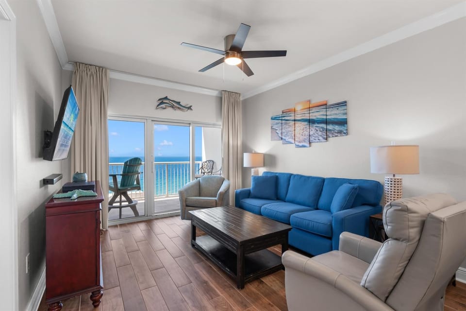 Gorgeous Renovated 2 Bedroom Condo at Crystal Tower! Free Daily Activities! Apartment in West Beach