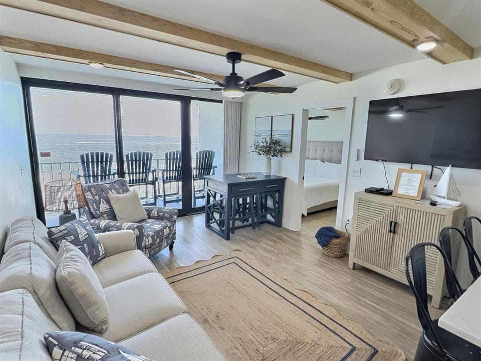Island Winds East 507 - Immaculately Remodeled - Free Daily Activities! Apartment in West Beach