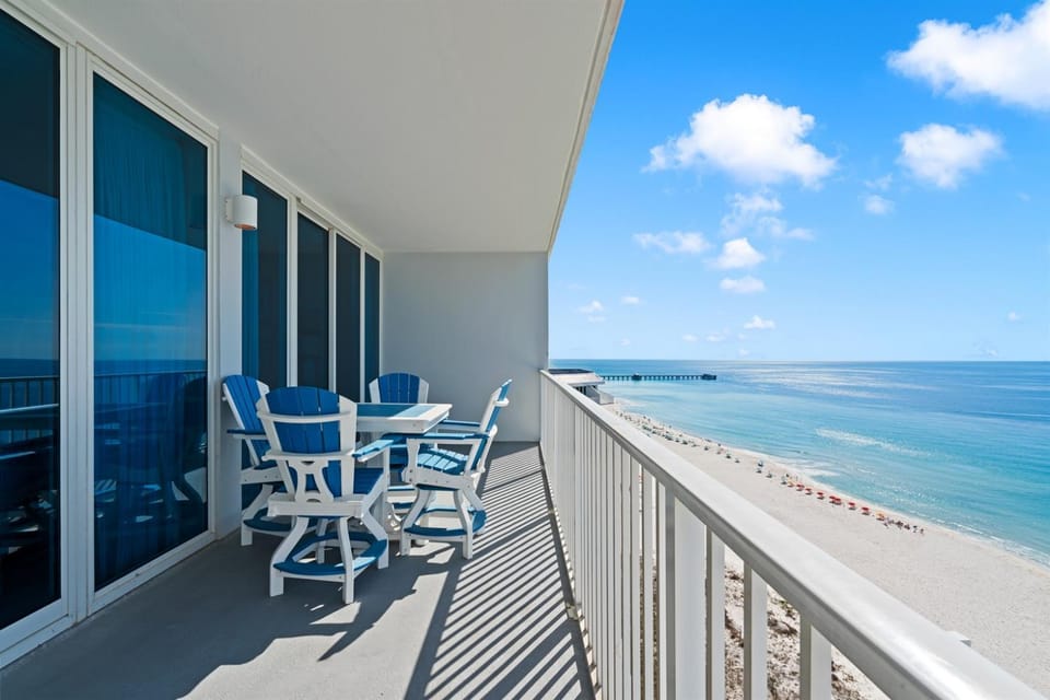 2 Bedroom Lighthouse w Bunk , 3 Pools! Direct Beachfront Free Daily Activities Apartment in Gulf Shores