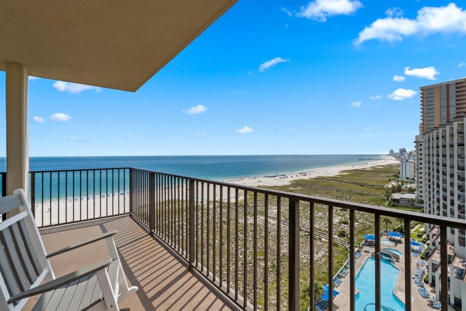 Luxurious 12th Floor Corner Phoenix 7 FREE Parking SPOT! Free Daily Activities! Apartment in Orange Beach
