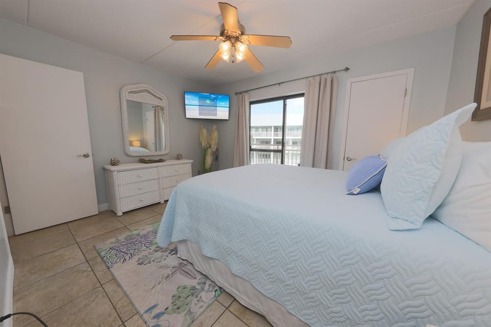 Sugar Beach 2 Bedroom, 2 Bathroom Condo 4 Pools! Free Daily Activities! Apartment in Orange Beach