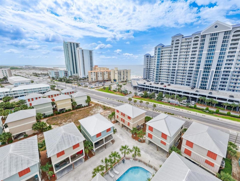 Pet Friendly 4 Bed Cottage Steps from Beach with Pool - Free Daily Activities! House in Gulf Shores