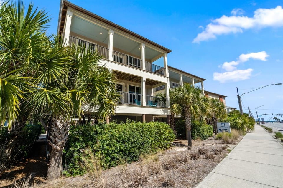 Pet Friendly 4 Bed Cottage Steps from Beach with Pool - Free Daily Activities! House in Gulf Shores