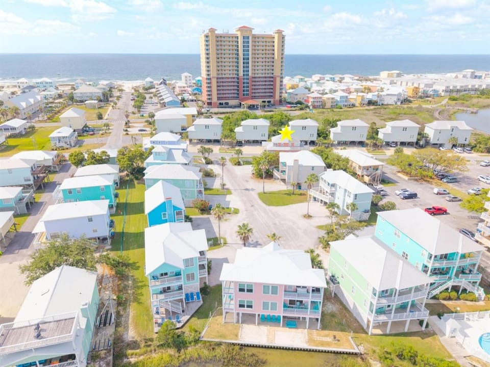 Dog Friendly 3 Bedroom House - Lagoon Front Neighborhood - Free Daily Activities Apartment in West Beach
