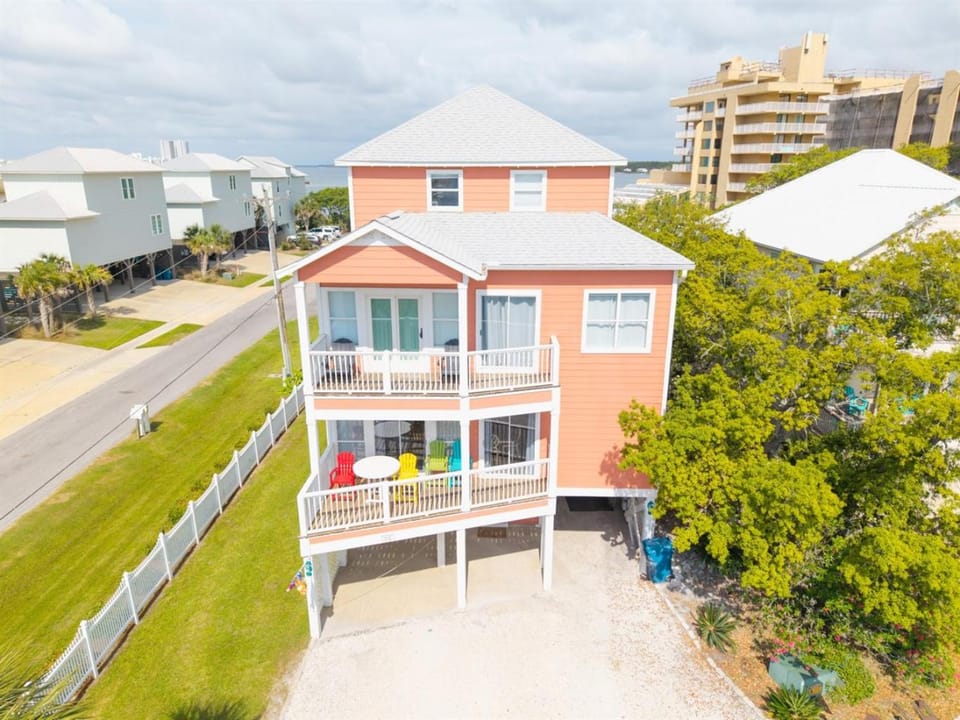 Dog Friendly 3 Bedroom House - Lagoon Front Neighborhood - Free Daily Activities Apartment in West Beach
