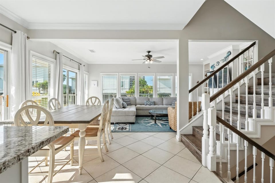 Dog Friendly 3 Bedroom House - Lagoon Front Neighborhood - Fall Family Fun Apartment in West Beach