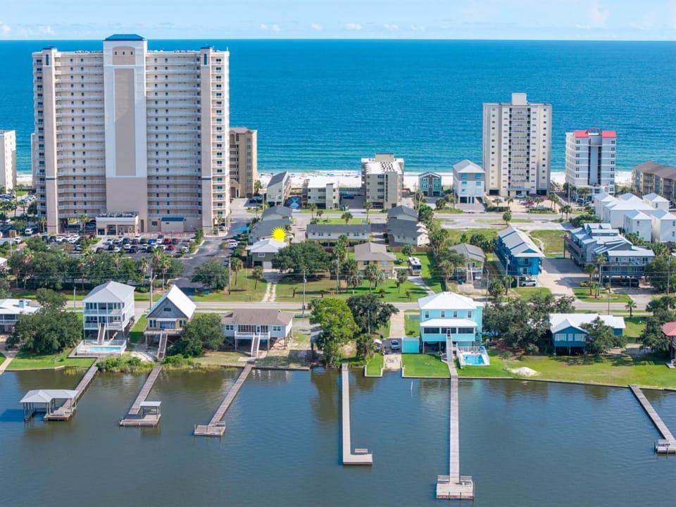 Gulf Village 2 Bedroom Cottage - 2 Pools - Summer Getaway- Free Daily Activities Apartment in West Beach