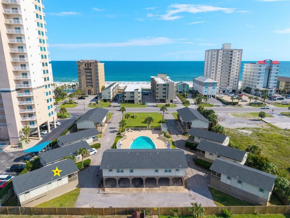 Gulf Village 2 Bedroom Cottage - 2 Pools - Summer Getaway- Free Daily Activities Apartment in West Beach