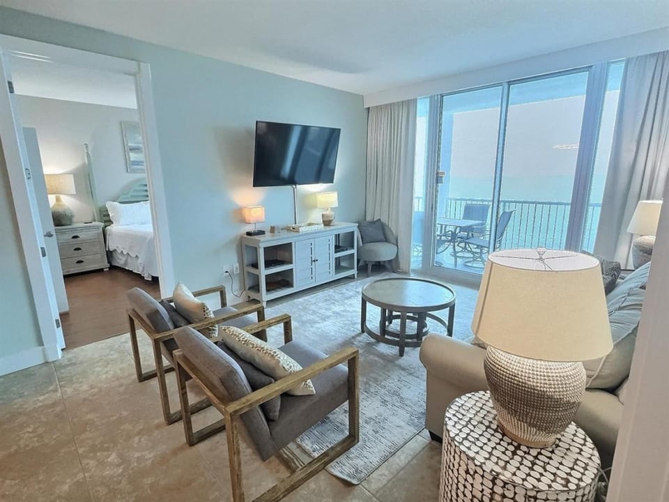 Island Tower 3BR3BA Beachfront w Pool Balcony - Free Daily Activities! Apartment in West Beach