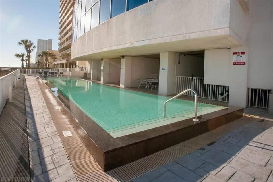 Island Tower 3BR3BA Beachfront w Pool Balcony - Free Daily Activities! Apartment in West Beach