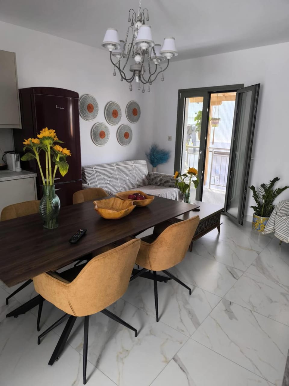 Kitchen or kitchenette, Living room