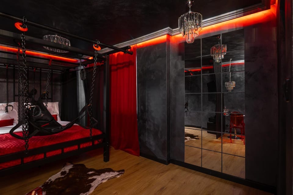 BDSM Secret Room Manufaktura Centrum Miasta Parking na terenie, Tylko dla dorosłych ADULTS ONLY, Idealny na prezent Apartment in Masovian Voivodeship