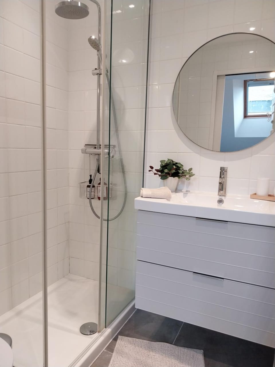 Shower, Bathroom, towels