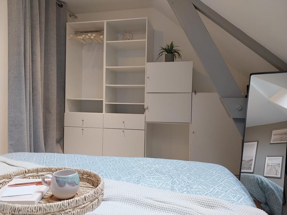 Bedroom, wardrobe