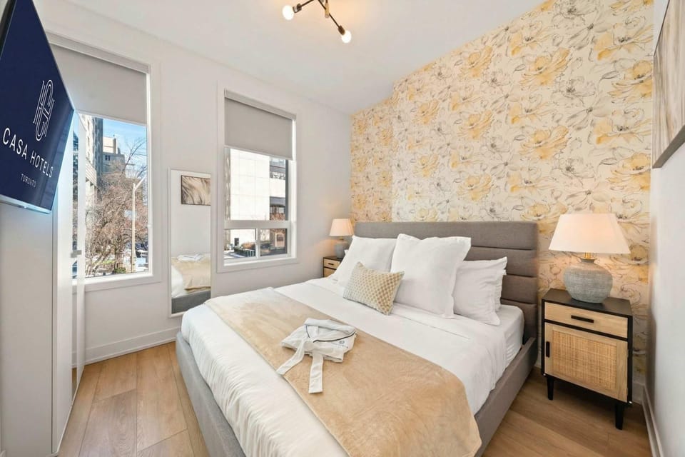 The McCaul Spacious Suite Near Chinatown Hotel in Toronto