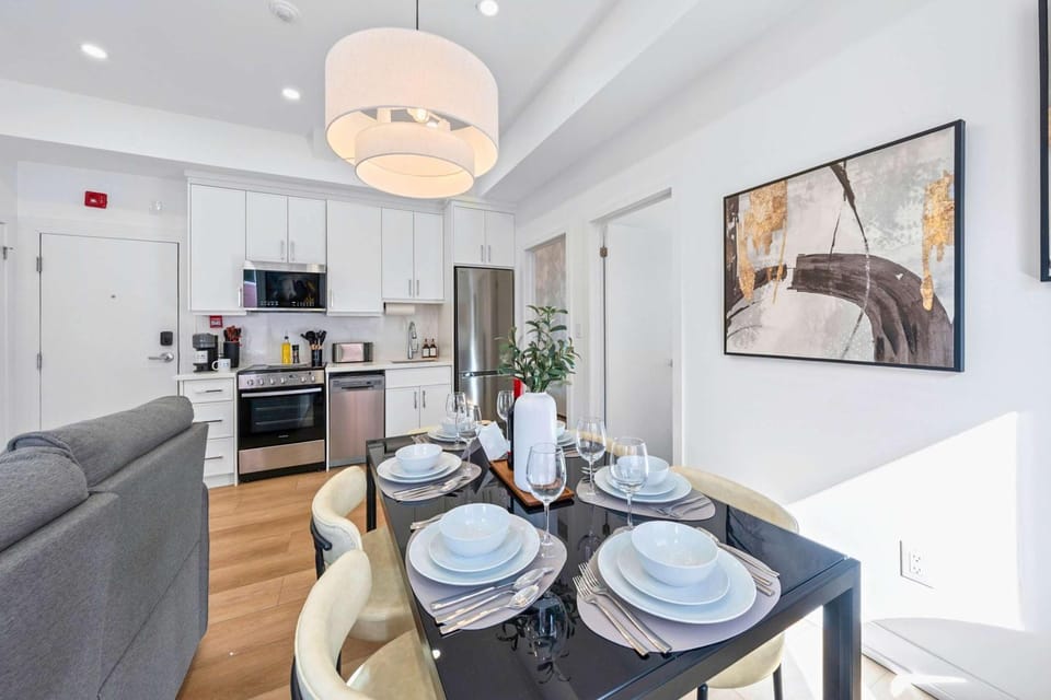 The McCaul Spacious Suite Near Chinatown Hotel in Toronto