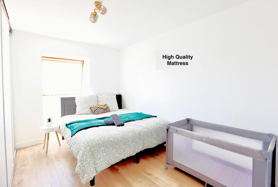 Bed, Photo of the whole room, Bedroom, cot, towels