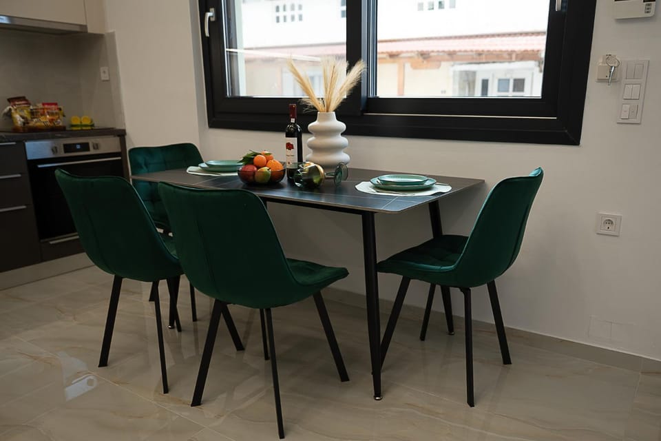 Kitchen or kitchenette, Food and drinks, Food