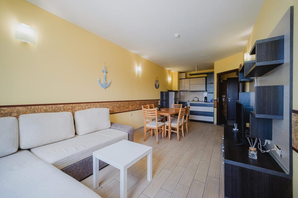 TV and multimedia, Living room, Seating area, Dining area, minibar, oven