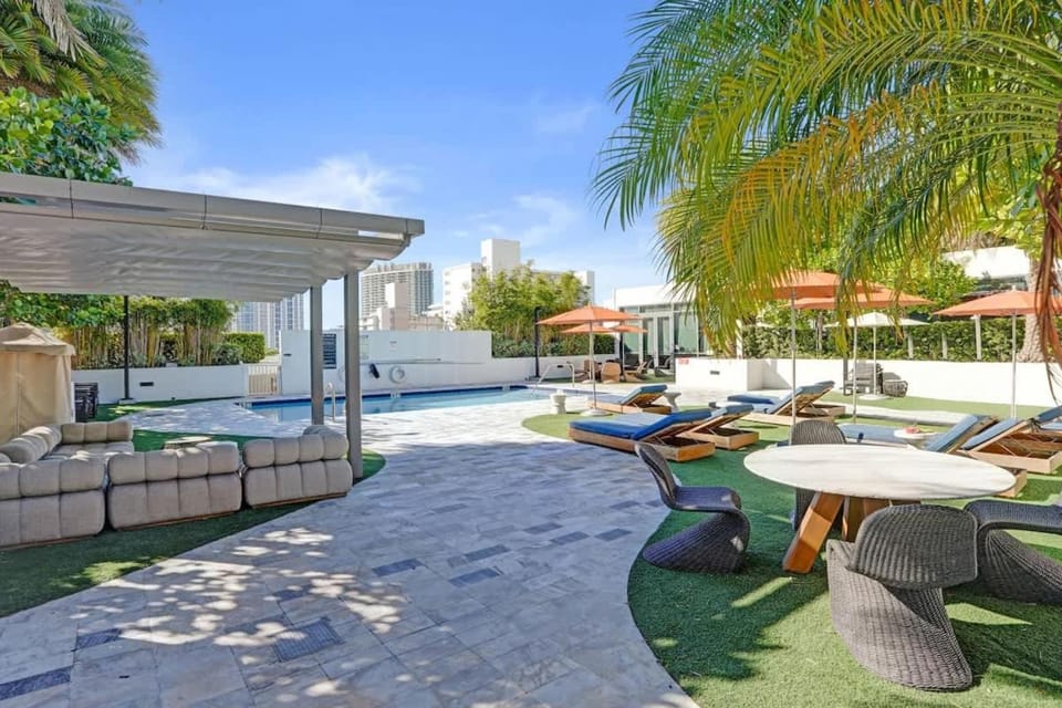 17WEST Spacious 3BR Apartment with Balcony -409 House in South Beach Miami