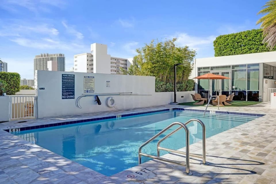 17WEST Spacious 2BR Apartment with Balcony 402 House in South Beach Miami