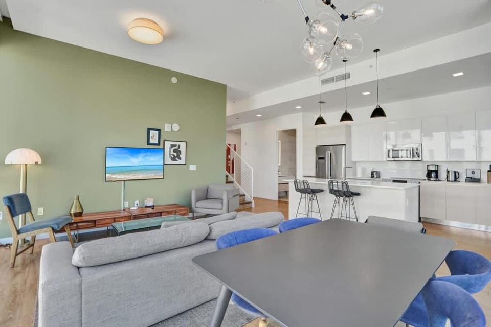 17WEST Spacious 3BR Apartment with Balcony House in South Beach Miami
