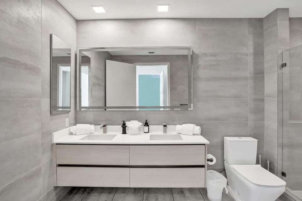 17WEST Spacious 2BR Apartment with Balcony 404 Apartment in South Beach Miami
