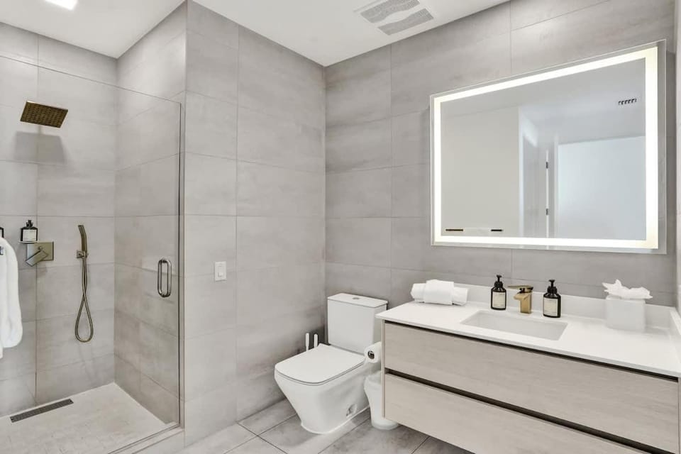17WEST Spacious 2BR Apartment with Balcony 408 Apartment in South Beach Miami