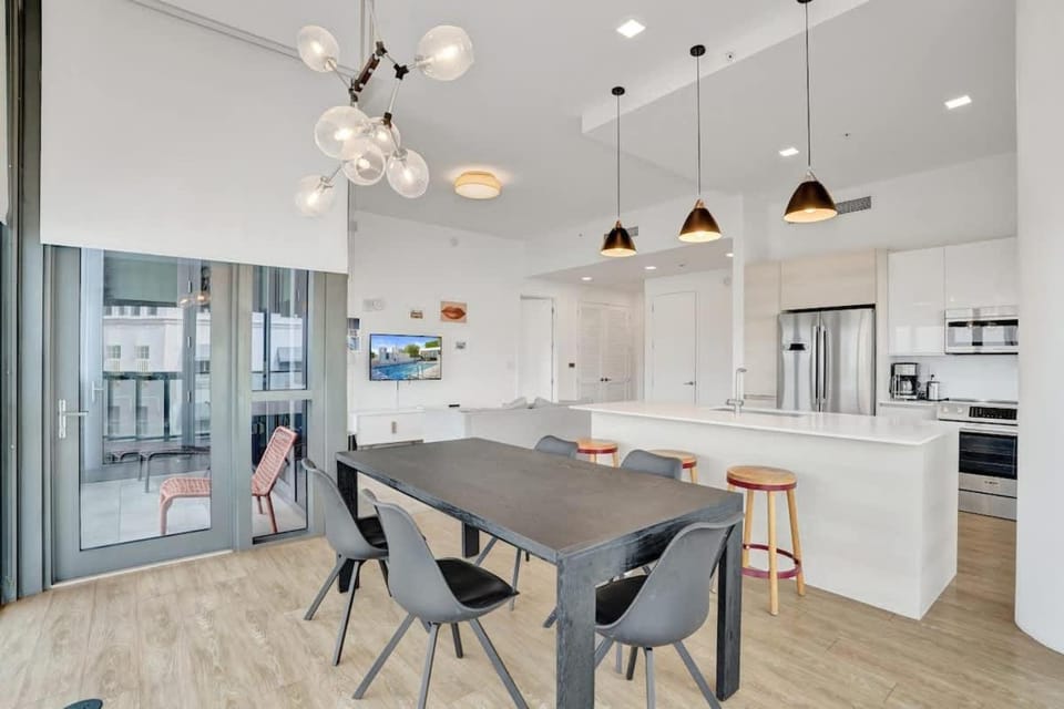 17WEST Spacious 2BR Apartment with Balcony - 410 Apartment in South Beach Miami