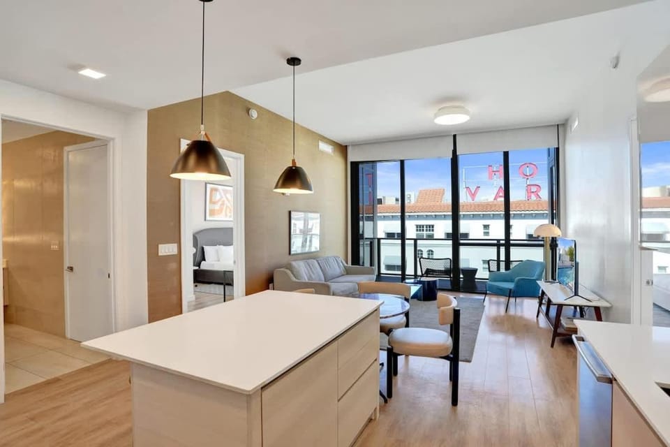 17WEST Spacious 2BR Apartment with Balcony 508 House in South Beach Miami