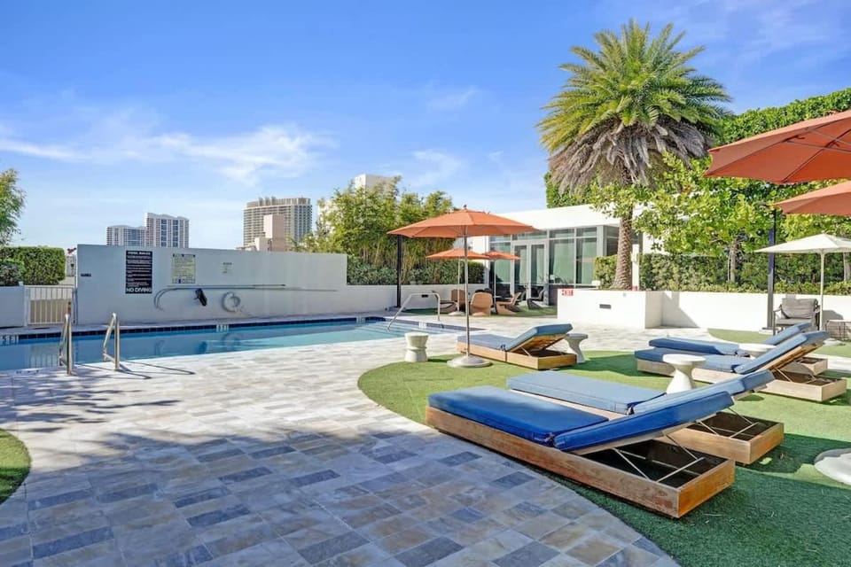 17WEST Spacious 2BR Apartment with Balcony 510 House in South Beach Miami
