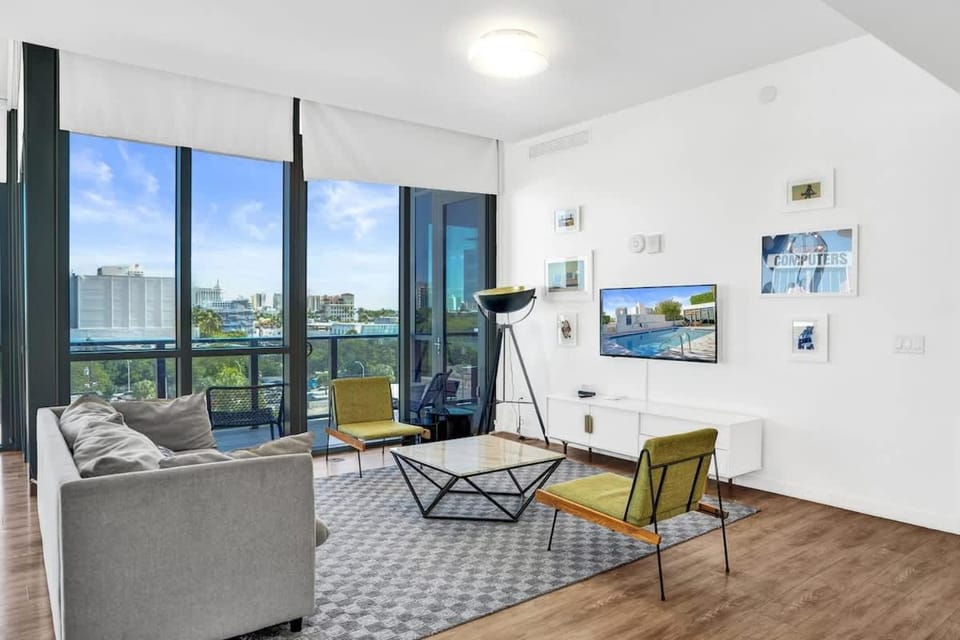 17WEST Spacious 2BR Apartment with Balcony 510 House in South Beach Miami