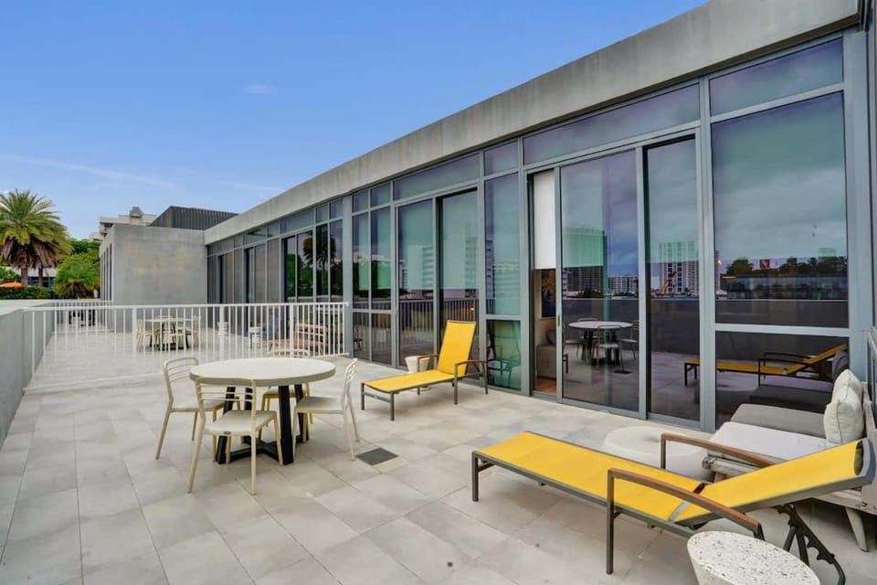 17WEST Spacious 2BR Apartment with Balcony 512 House in South Beach Miami