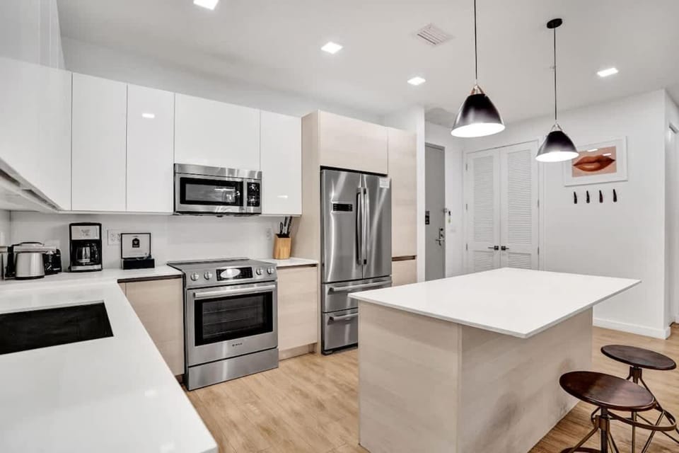 17WEST Spacious 3BR Apartment with Balcony 515 House in South Beach Miami