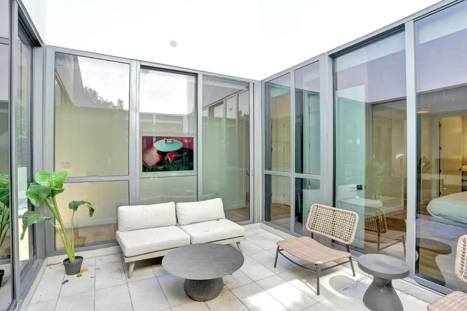 17WEST Spacious 3BR Apartment with Balcony -516 House in South Beach Miami