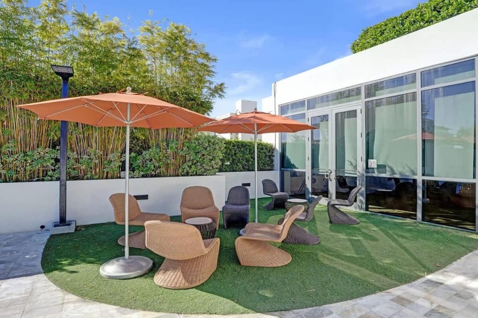 17WEST Spacious 3BR Apartment with Balcony -516 House in South Beach Miami