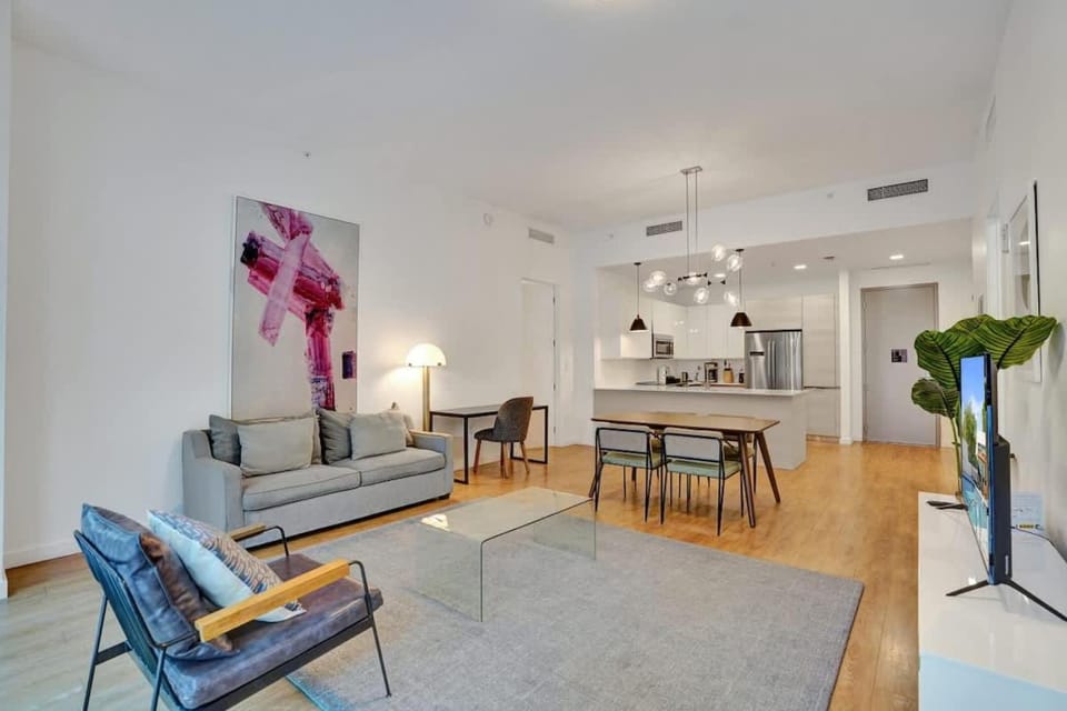 17WEST Spacious 2BR Apartment with Balcony 517 House in South Beach Miami
