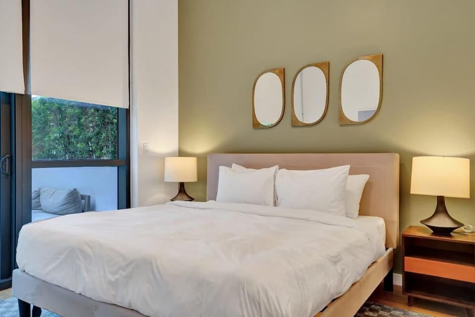 17WEST Spacious 2BR Apartment with Balcony 517 House in South Beach Miami