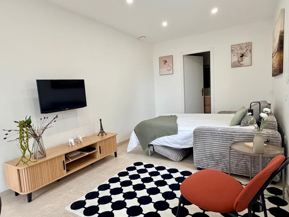 TV and multimedia, Living room, Dining area